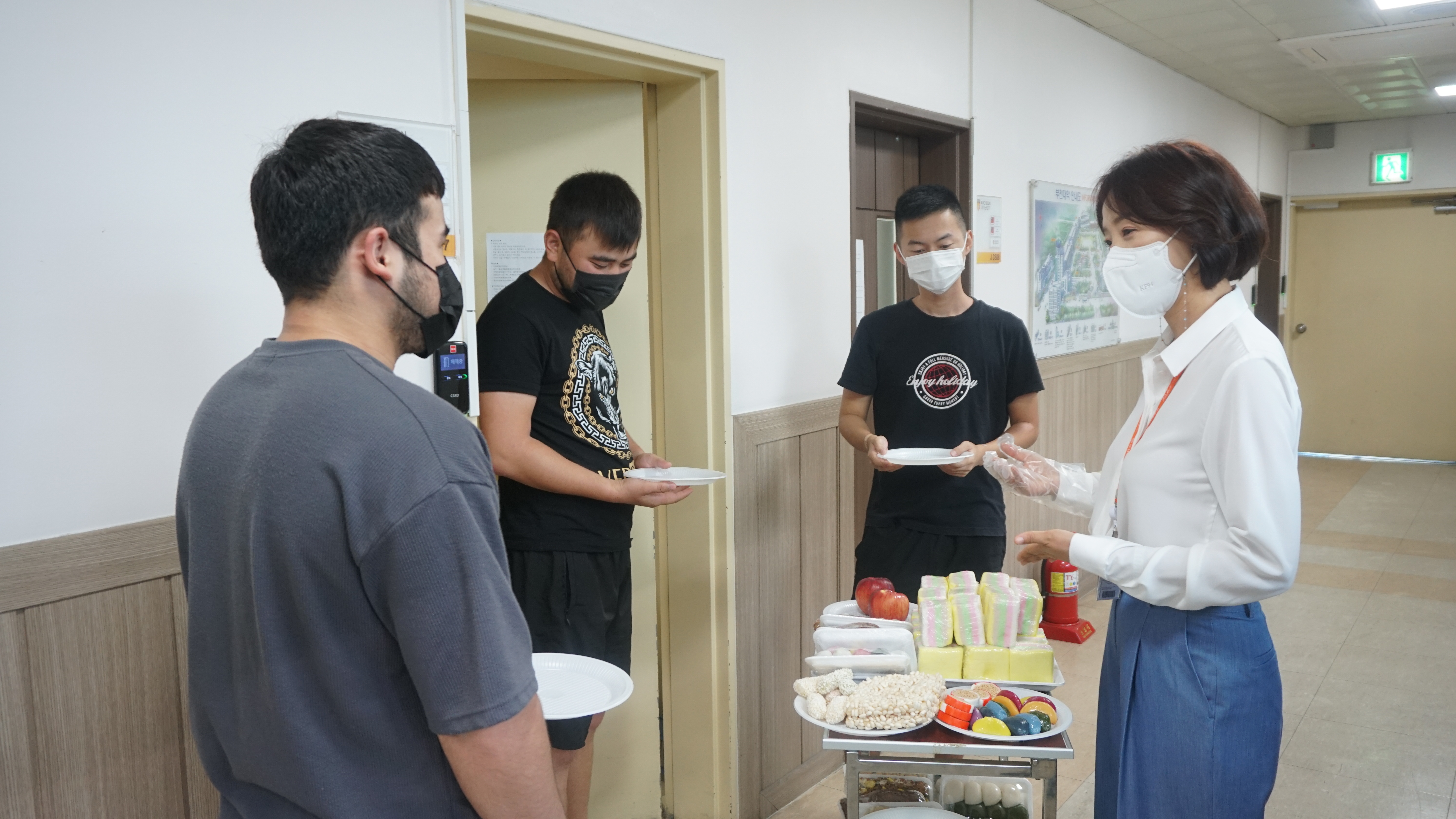 부천대, 외국인 유학생 추석맞이 전통음식 전달 행사