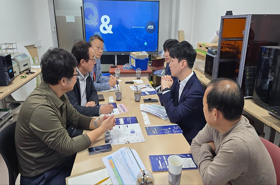 간담회 사진